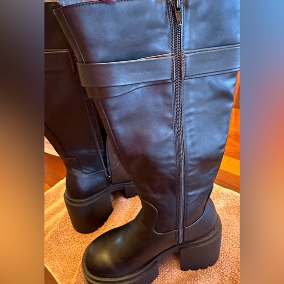 Nwot! ALASKA WIDE FIT BLACK ROUNDED TOE CHUNKY HEEL BOOTS SIZE 5 no box - Picture 3 of 11